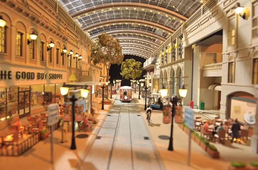 Trung tâm thương mại thế giới Mall of the World ở Dubai sẽ là công trình mái vòm khổng lồ với kích thước gấp 9 lần Trung tâm thương mại Mall of America. Khi được mở cửa vào năm 2029, tòa nhà này sẽ là một công trình gồm hàng nghìn phòng khách sạn được kiểm soát nhiệt độ và có tuyến trung chuyển riêng. 