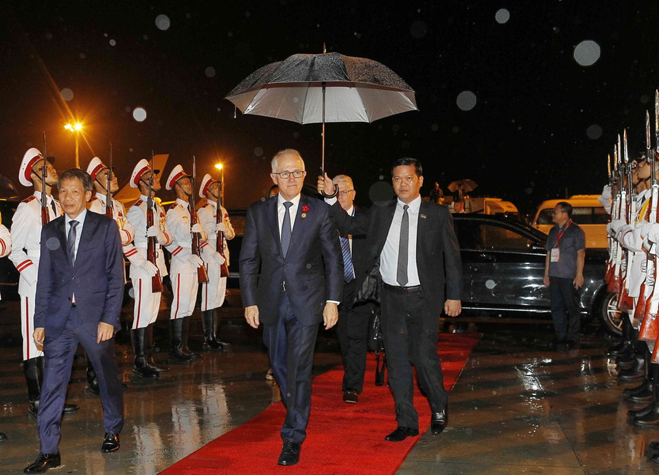 Tối 11/11/2017, tại Sân bay quốc tế Đà Nẵng diễn ra Lễ tiễn chính thức Thủ tướng Australia Malcolm Turnbull cùng đoàn đại biểu cấp cao tham dự Tuần lễ Cấp cao APEC 2017 tại thành phố Đà Nẵng. Bộ trưởng Bộ Thông tin và Truyền thông Trương Minh Tuấn tiễn đoàn tại Sân bay quốc tế Đà Nẵng. (Ảnh: TTXVN)