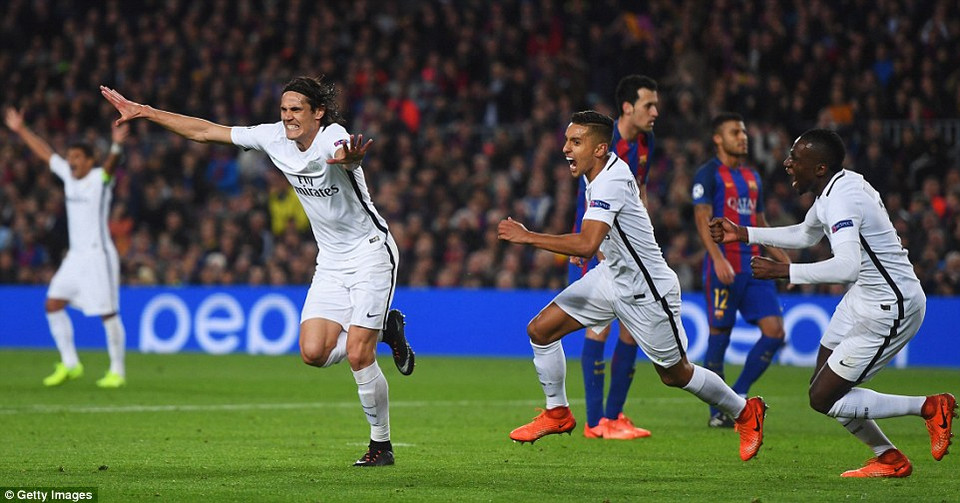 Phút 62, Cavani 'nã pháo' rút ngắn tỷ số xuống 1-3. (Nguồn:Getty Images)