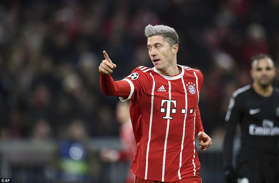 Đó là một pha phá bẫy việt vị của Robert Lewandowski trước khi hạ thủ thành Alphonse Areola trong thế mặt đối mặt.