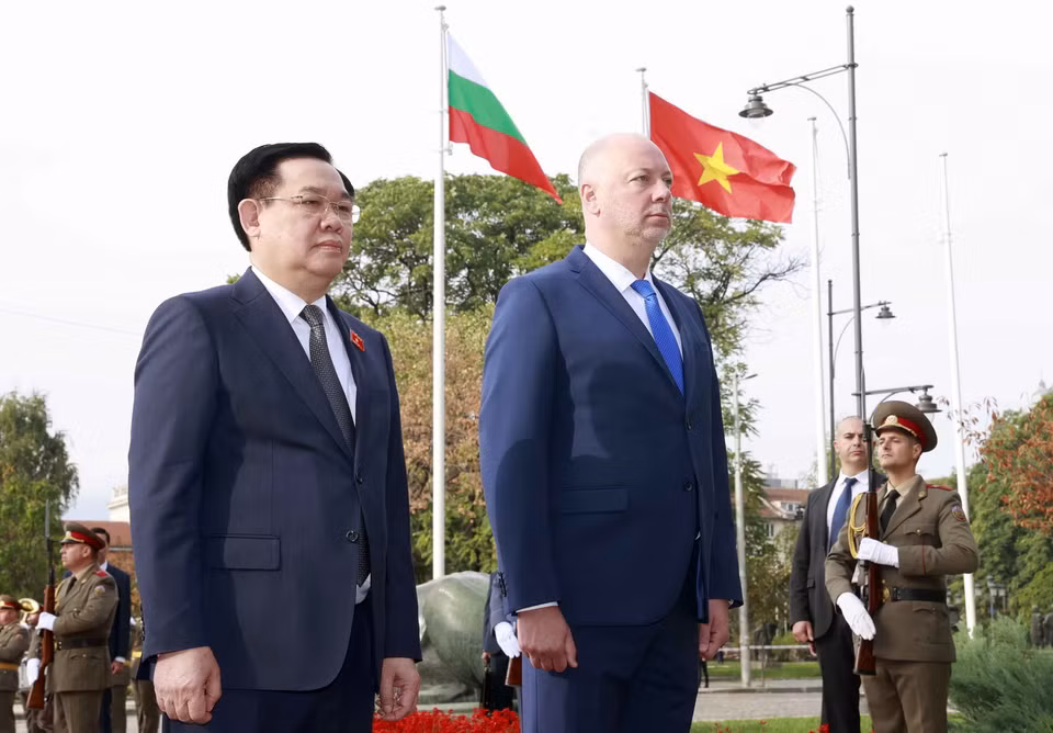 Chủ tịch Quốc hội Bulgaria Rosen Zhelyazko cùng dự với Chủ tịch Quốc hội Vương Đình Huệ. (Ảnh: Doãn Tấn/TTXVN)