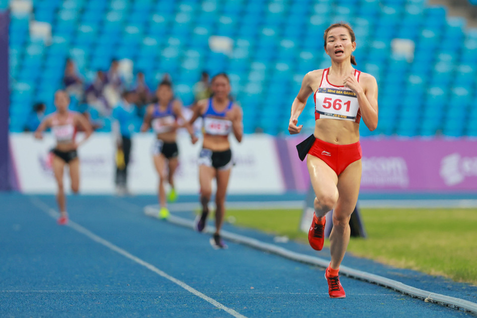 Nhưng ở chặng nước rút, ''Nữ hoàng'' của Điền kinh Việt Nam đã có cú 'bứt tốc xé gió." (Ảnh: Ngô Trần Hải An/Vietnam+)