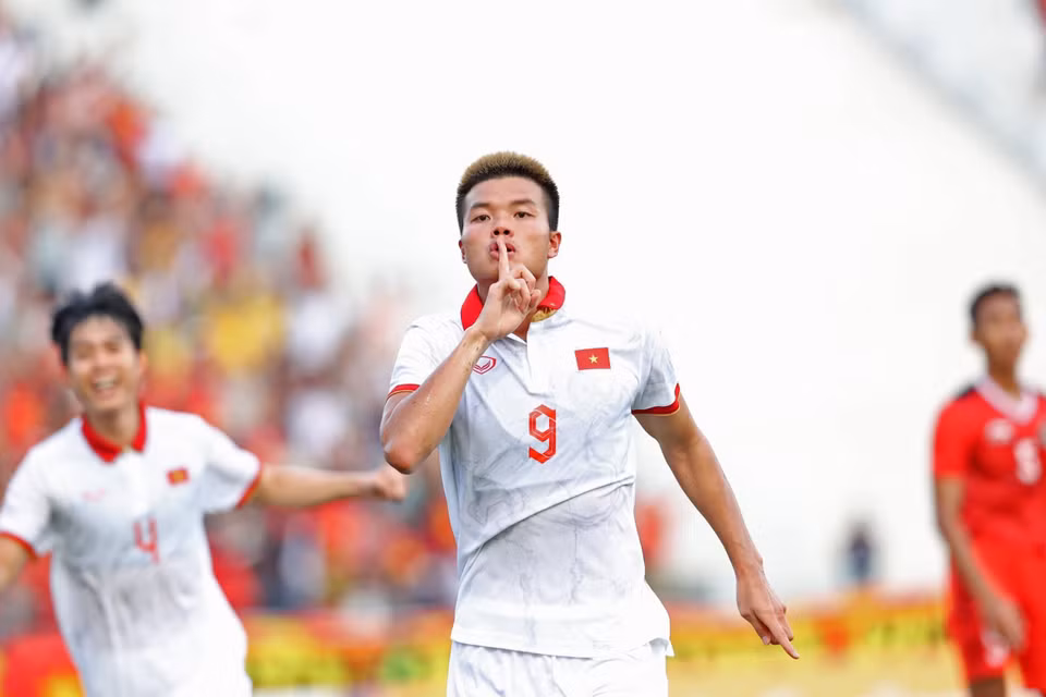 Đây cũng là bàn thắng thứ 5 của Văn Tùng tại SEA Games 32. (Ảnh: Hoàng Linh/TTXVN)