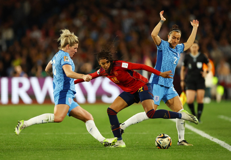 Sau pha bóng đó, Tuyển Anh thi đấu hưng phấn hơn nhưng không thể tạo nên sự khác biệt. (Nguồn: Reuters)