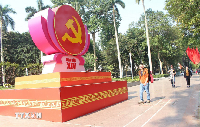 ttxvn-ha-noi-chao-mung-dai-hoi-dang-xiv-2.jpg
