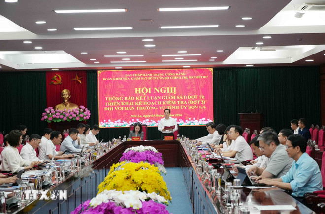 ttxvn-doan-kiem-tra-giam-sat-cua-bo-chinh-tri-ban-bi-thu-lam-viec-voi-ban-thuong-vu-tinh-uy-son-la-3.jpg