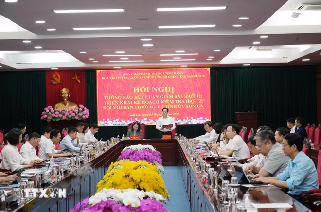 ttxvn-doan-kiem-tra-giam-sat-cua-bo-chinh-tri-ban-bi-thu-lam-viec-voi-ban-thuong-vu-tinh-uy-son-la-3.jpg