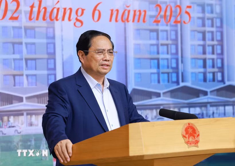 Thủ tướng Phạm Minh Chính chủ trì Hội nghị triển khai Nghị quyết của Quốc hội về thí điểm một số cơ chế, chính sách đặc thù phát triển nhà ở xã hội. (Ảnh: Dương Giang/TTXVN)