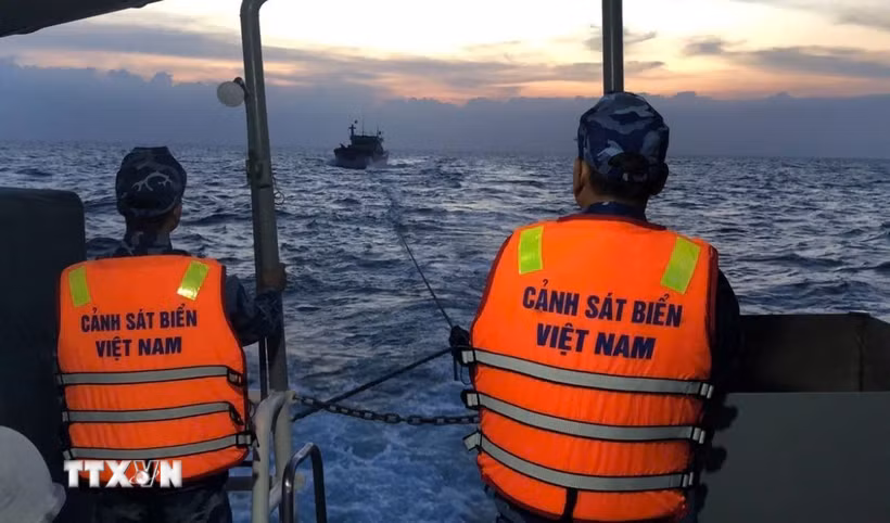 Bộ Tư lệnh Vùng Cảnh sát biển 1 sẵn sàng lực lượng, phương tiện cứu hộ, cứu nạn. (Ảnh: TTXVN phát)
