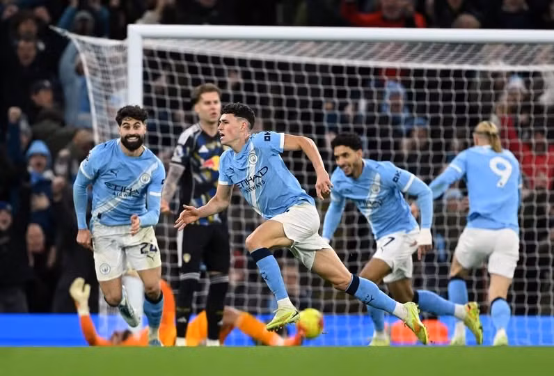 Man City chiến thắng để vươn lên vị trí thứ 2 Premier League.