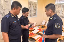 Ngày 16-17/9, Đội 4 chủ trì phối hợp với Hải quan cửa khẩu quốc tế Bình Hiệp (Chi cục Hải quan Khu vực XVII) kiểm tra thực tế đối với lô hàng quá cảnh của Công ty B.P.G. (Ảnh: HQ/Vietnam+)