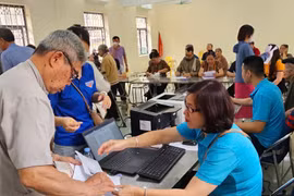Từ ngày 28/9/2026, tài khoản hưởng an sinh xã hội sẽ áp dụng trên ứng dụng VNeID. (Ảnh: BHXH/Vietnam+)