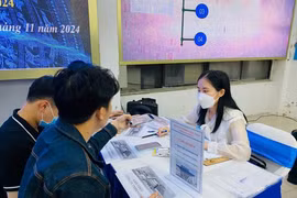 Bên cạnh việc phạt tiền, người sử dụng lao động vi phạm còn phải đóng đủ số tiền bảo hiểm xã hội bắt buộc trốn đóng và nộp thêm khoản tiền bằng 0,03% mỗi ngày tính trên số tiền và số ngày trốn đóng.. (Ảnh: BHXH)