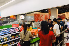 Tổng mức bán lẻ hàng hóa và dịch vụ tiêu dùng Việt Nam trong bảy tháng ghi nhận mức tăng trưởng ổn định và tích cực. (Ảnh: Vietnam+)
