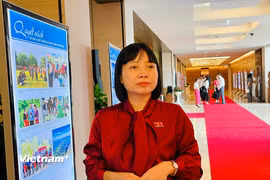 Đại biểu Quốc hội Nguyễn Thị Việt Nga (Phó Trưởng Đoàn đại biểu Quốc hội chuyên trách thành phố Hải Phòng) trả lời phỏng vấn báo chí. (Ảnh: Vietnam+)