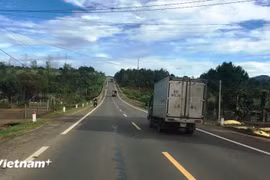 Dự án đường Hồ Chí Minh dài 3.183 km dự kiến hoàn thành cuối 2026, góp phần kết nối các vùng kinh tế và nâng cao quốc phòng, an ninh quốc gia. (Ảnh: Việt Hùng/Vietnam+)