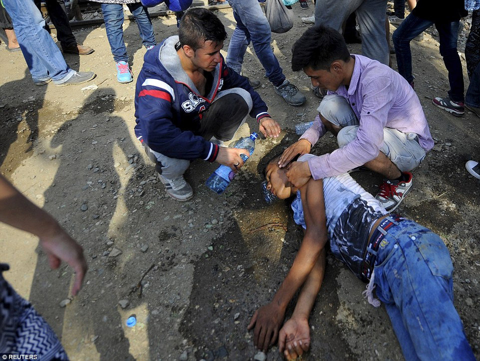 Theo thông báo, đã có 10 người bị ngất và 4 người phải nhập viện sau vụ tấn công. (Ảnh: Reuters)