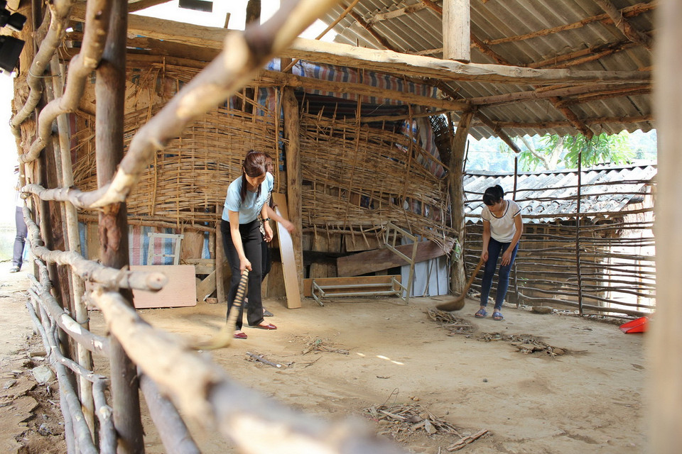 Do thiếu phòng học, nhiều đơn vị đã phải phối hợp với các cấp chính quyền để mượn nhà văn hóa xã, bản, hoặc thuê lại nhà của người dân... (Ảnh: Quang Duy/TTXVN)