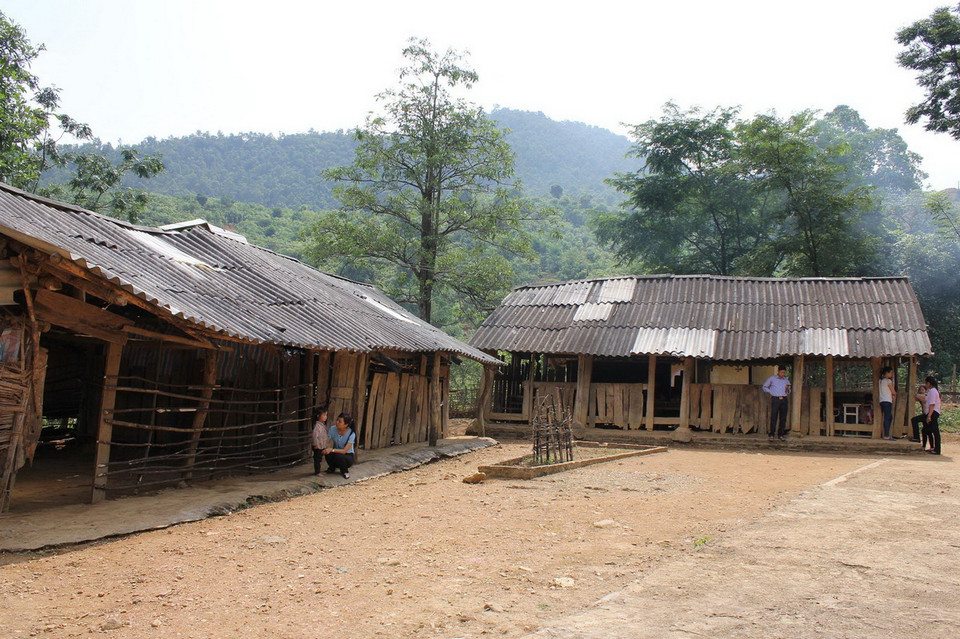 Dãy phòng học ở điểm bản Mùi 1 của Trường Mầm non và Tiểu học số 2 Khoen On, xã Khoen On, huyện Than Uyên, Lai Châu. (Ảnh: Quang Duy/TTXVN)