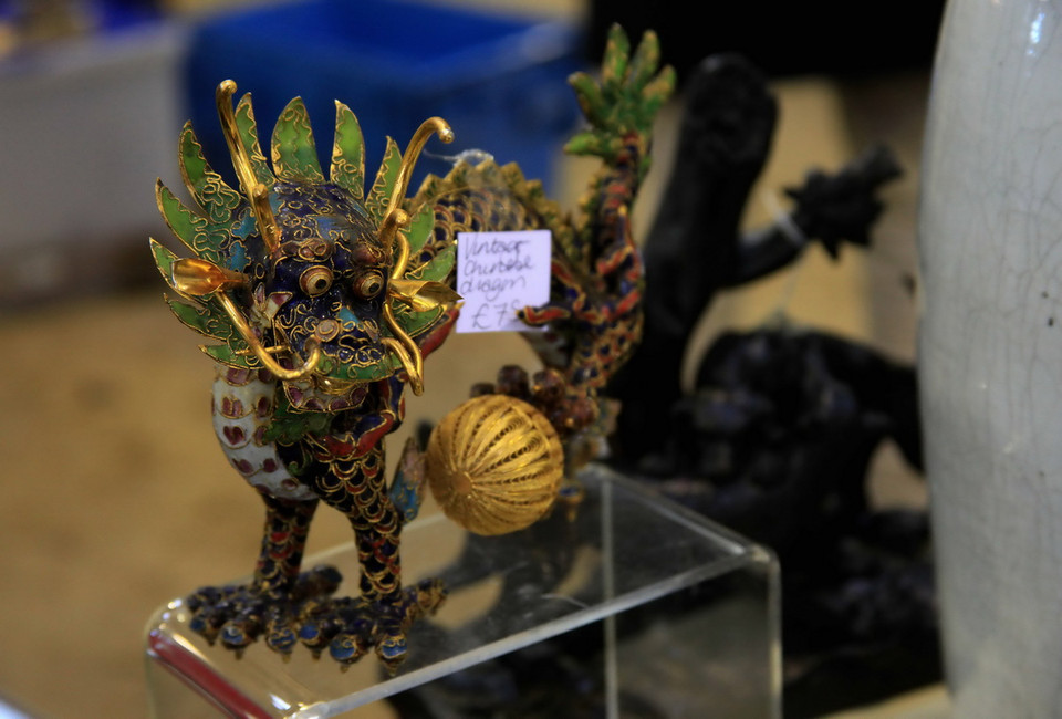  Bức tượng rồng xuất xứ Trung Quốc. (Ảnh: Như Mai/Vietnam+)