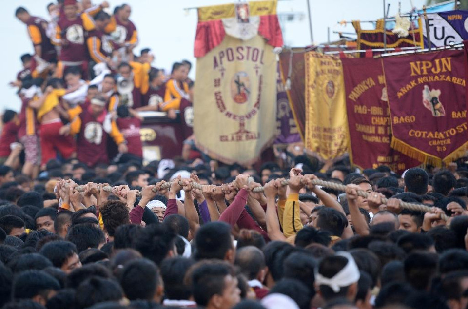 Người dân Philippines tin rằng tượng Black Nazarene có khả năng chữa bệnh kỳ diệu. (Ảnh: AFP)