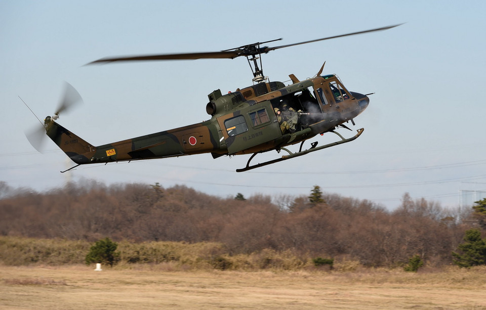 Trực thăng UH-1J của Lực lượng phòng vệ mặt đất Nhật Bản tham gia tập trận ngày 10/1. (Ảnh: AFP/TTXVN)