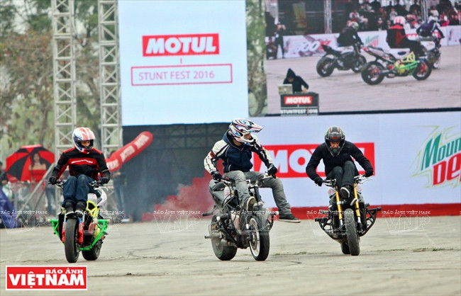 Kết thúc phần thi của các thí sinh Việt Nam, 3 giám khảo cũng là 3 stunter đẳng cấp quốc tế: Aaron Twite, Hiroyuki Ogawa, và Rafal Pasierbek cùng ra sân biểu diễn các kỹ thuật với xe stunt.