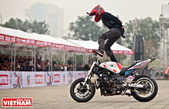 Những Chiếc PKL được mệnh danh là "con quỷ đường phố" đã ngoan ngoãn nghe theo sự điều khiển của các stunter.