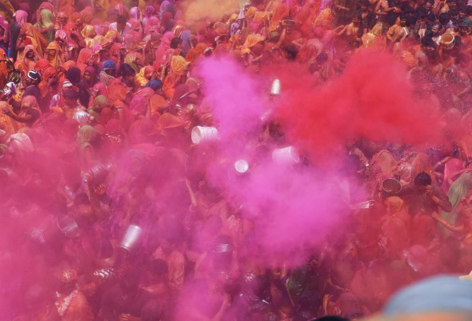 8. Trận chiến màu sắc Huranga được tổ chức ở Baldeo, Ấn Độ. (Ảnh: AFP)