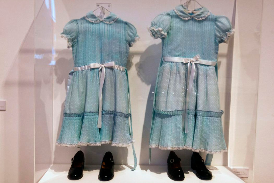 7. Hai bộ đồ trong số hàng nghìn đạo cụ được sử dụng trong các bộ phim của nhà làm phim Stanley Kubrick đang được trưng bày ở Viện bảo tàng Đương đại, Menterrey, Mexico. (Ảnh: AFP)