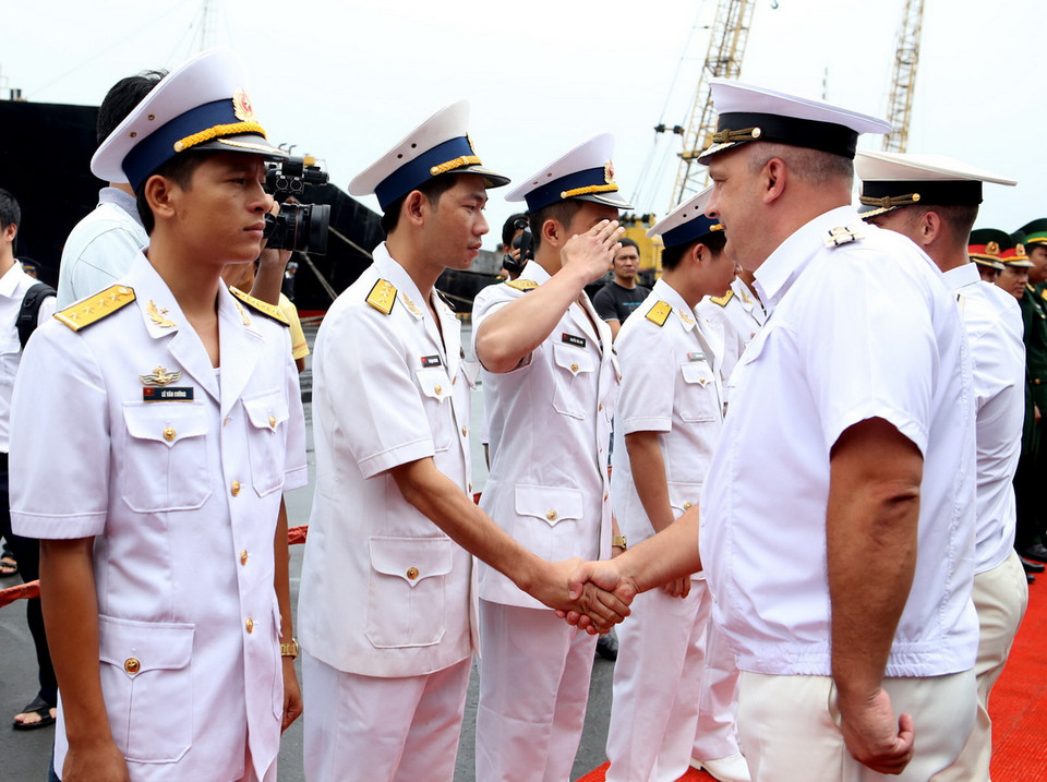  Quang cảnh lễ đón sỹ quan và thủy thủ đoàn đội tàu Hải quân Liên bang Nga. (Ảnh: Trần Lê Lâm/TTXVN)