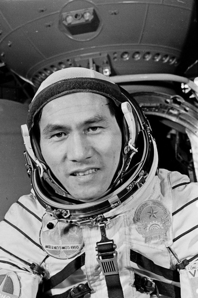  Phi công vũ trụ Phạm Tuân tại trạm huấn luyện "Chào mừng 6", Liên Xô tháng 7/1980. (Ảnh: Tiến Dũng/TTXVN)
