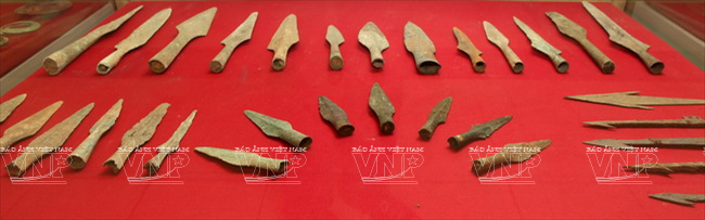 Mũi lao và mũi giáo từ thế kỷ thứ I đến thế kỷ thứ X.