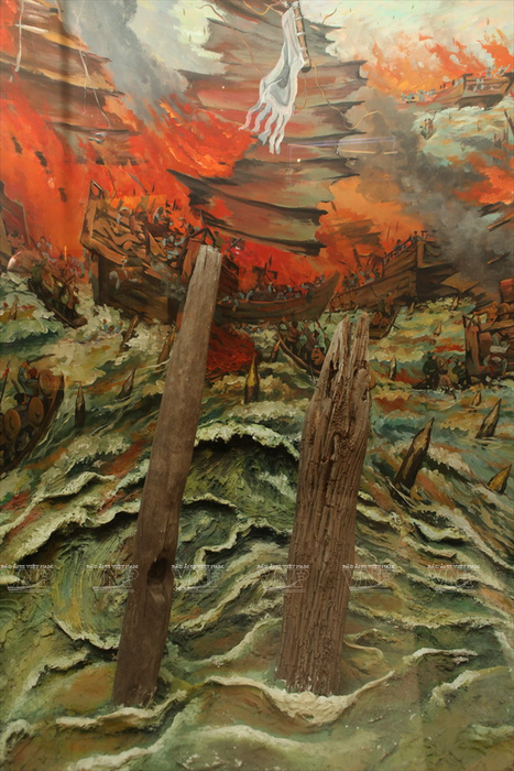 Hiện vật cọc gỗ tái hiện lại chiến thắng của ta trước quân Nam Hán trên sông Bạch Đằng.