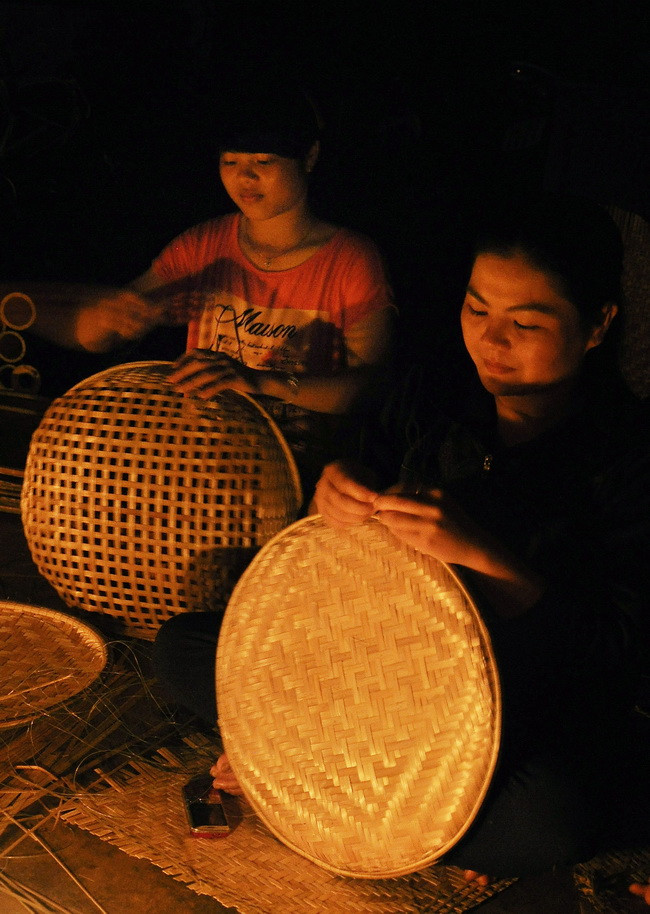  Nghề mây tre đan ở làng Lan Đình, xã Gio Phong, huyện Gio Linh. (Ảnh: Hồ Cầu/TTXVN)