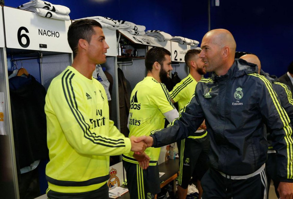 Vẻ mặt háo hức của Ronaldo khi được làm việc cùng Zidane. (Nguồn: Real Madrid)