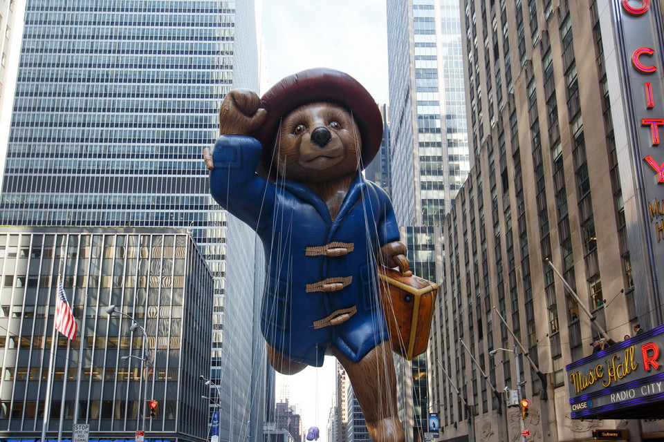 Những quả bóng bay khổng lồ đặc trưng trong lễ diễu hành Macy tại New York ngày 26/11. (Ảnh: THX/TTXVN)