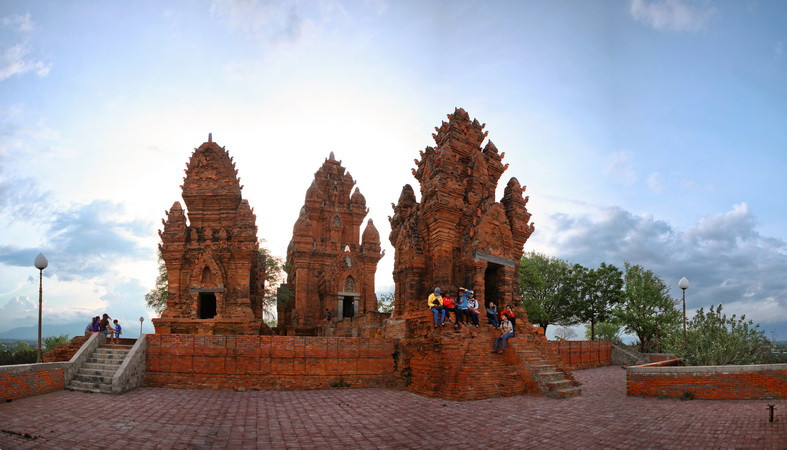  Cảnh quan quần thể tháp Pô Klong Garai, Phan Rang, Ninh Thuận. (Ảnh: Trọng Đạt/TTXVN)