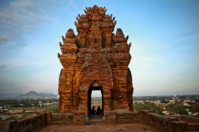 Cảnh quan quần thể tháp Pô Klong Garai, Phan Rang, Ninh Thuận. (Ảnh: Trọng Đạt/TTXVN)