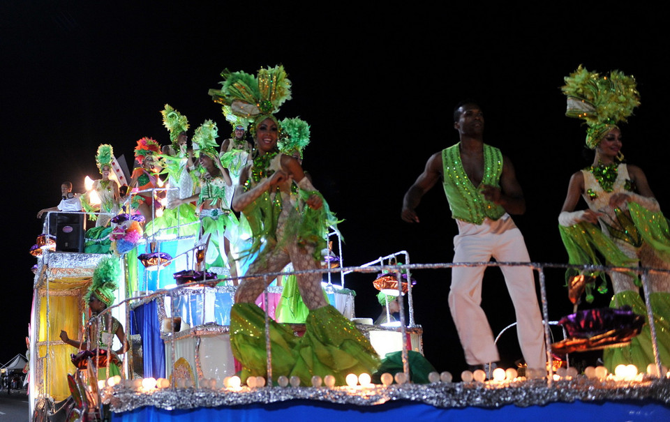  Sôi động trong những điệu nhảy truyền thống đậm chất văn hóa Caribe. (Ảnh: Lê Hà/TTXVN)