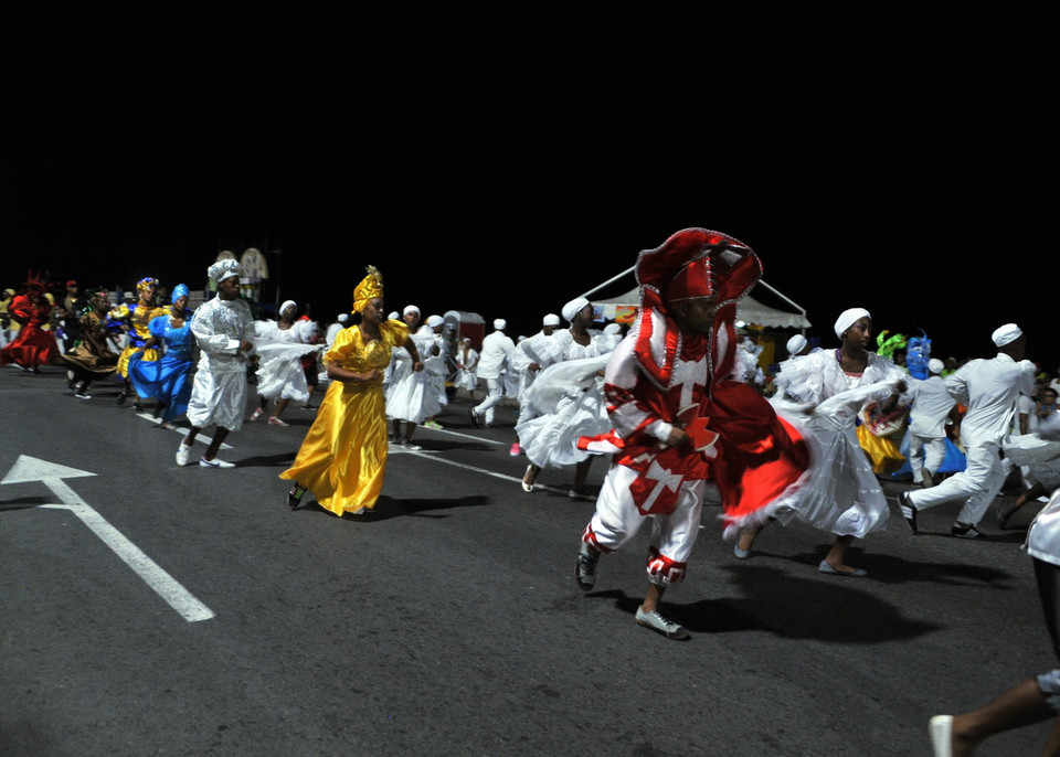  Sôi động trong những điệu nhảy truyền thống đậm chất văn hóa Caribe. (Ảnh: Lê Hà/TTXVN)