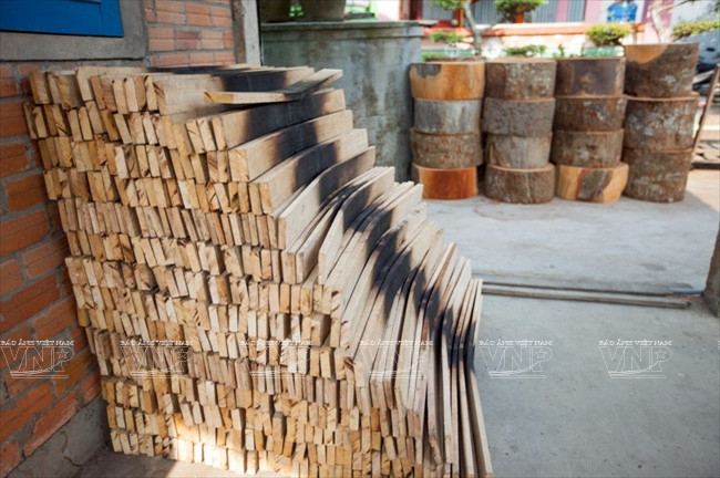 Gỗ dùng để làm tang trống đa phần là các loại gỗ mít, gỗ sao. (Ảnh: Lê Minh)