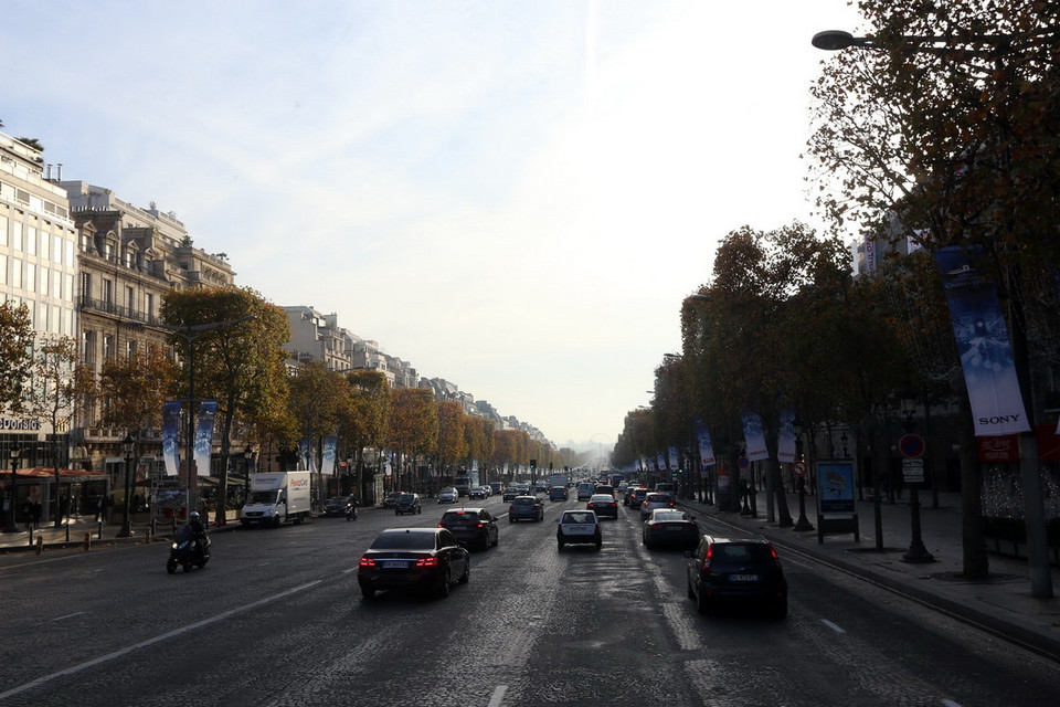 Đại lộ Champs Élyées dài 2km, nối liền Quảng trường Concorde và Étoile, nơi tổ chức các sự kiện hay lễ hội quan trọng nhất ở Paris.(Ảnh: Huy Hùng)