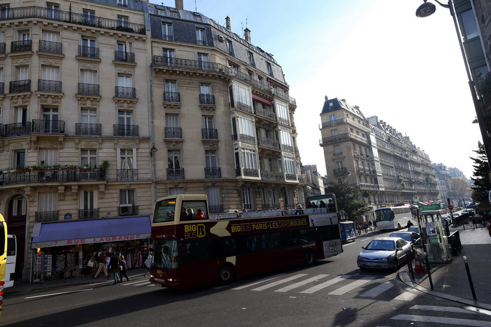 Paris với nhiều công trình kiến trúc cổ. (Ảnh: Huy Hùng)