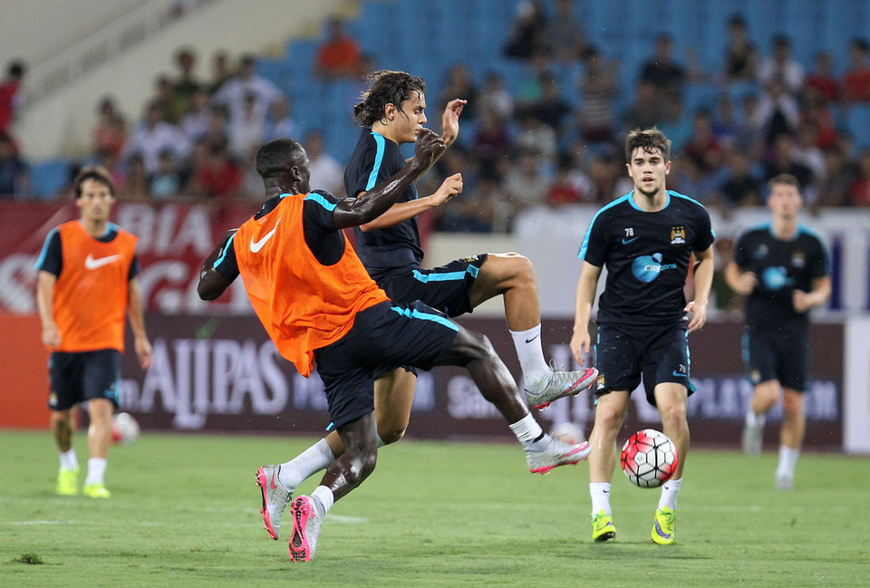 Các cầu thủ Manchester City trong buổi tập. (Ảnh: Quốc Khánh/TTXVN) 