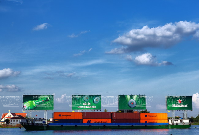 Bến Bạch Đằng còn là đầu mối thương mại đường thủy sầm uất của Tp. Hồ Chí Minh. (Ảnh: Nguyễn Luân)