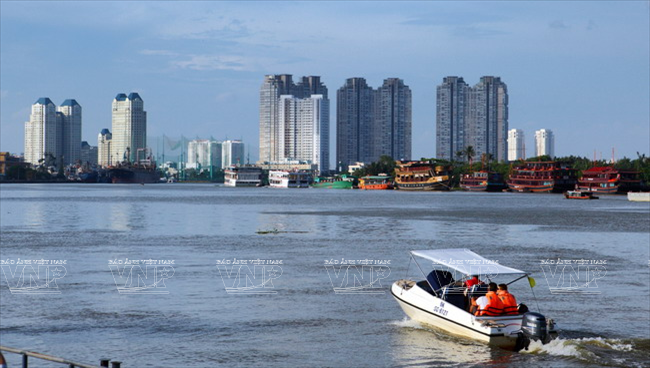 Bến Bạch Đằng cùng du lịch đường sông sẽ trở thành sản phẩm chủ lực của du lịch Tp. Hồ Chí Minh trong thời gian tới. (Ảnh: Nguyễn Luân)