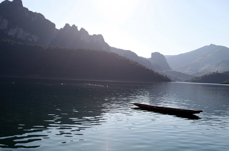 Hùng vỹ sông Đà. (Ảnh: Chính Tới)