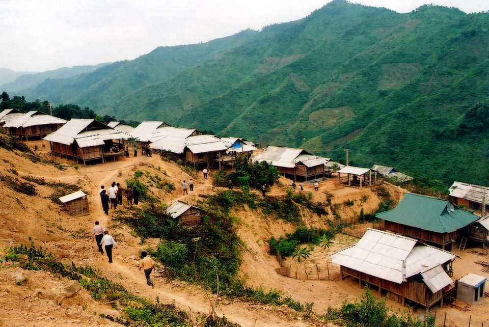 Bản định cư mới của đồng bào dân tộc La Ha. (Ảnh: Chính Tới)