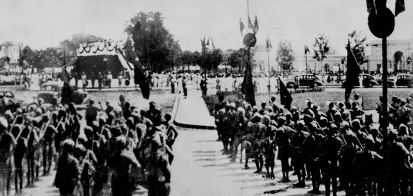 Ngày 2/9/1945, tại Quảng trường Ba đình, Hà Nội, Chủ tịch Hồ Chí Minh đọc bản Tuyên ngôn độc lập khai sinh ra nước Việt Nam Dân chủ Cộng hoà. (Ảnh tư liệu TTXVN)